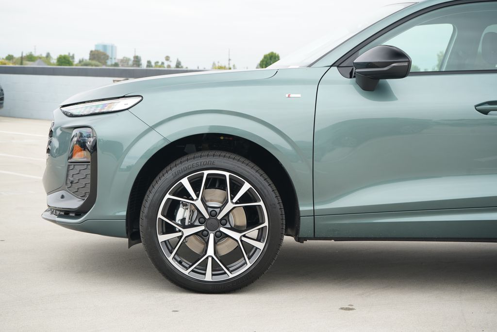 Thumbnail: 2026 Audi Q3 - 2