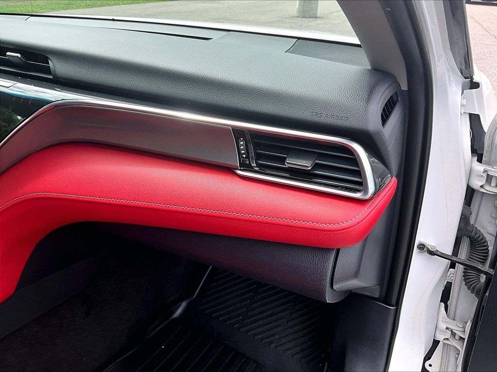 2018 Toyota Camry — photo 13