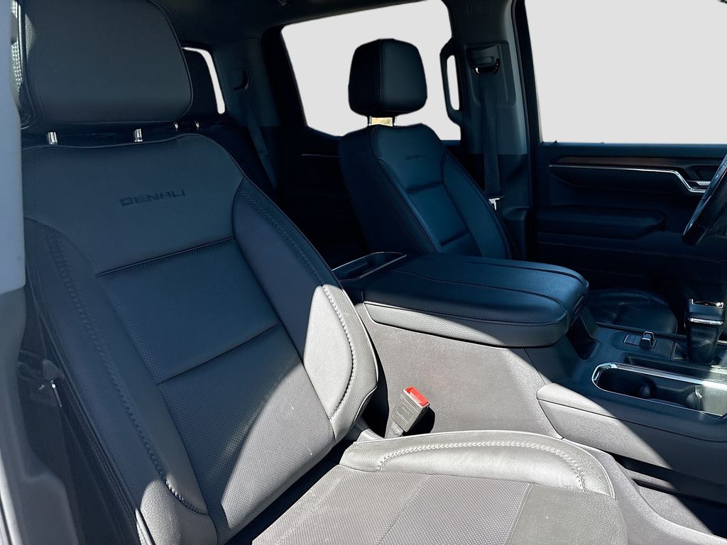 Used 2025 White GMC Denali image 30