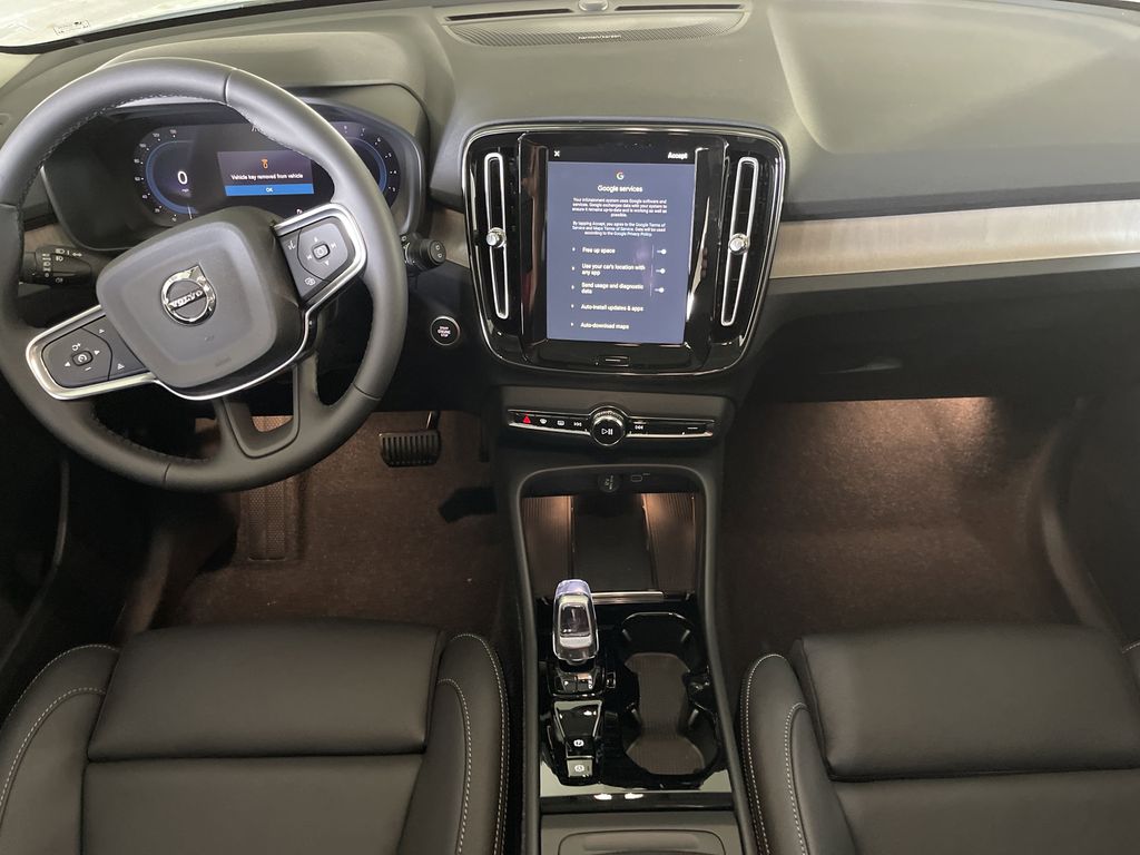 2025 Volvo XC40 B5 Plus Bright Theme photo