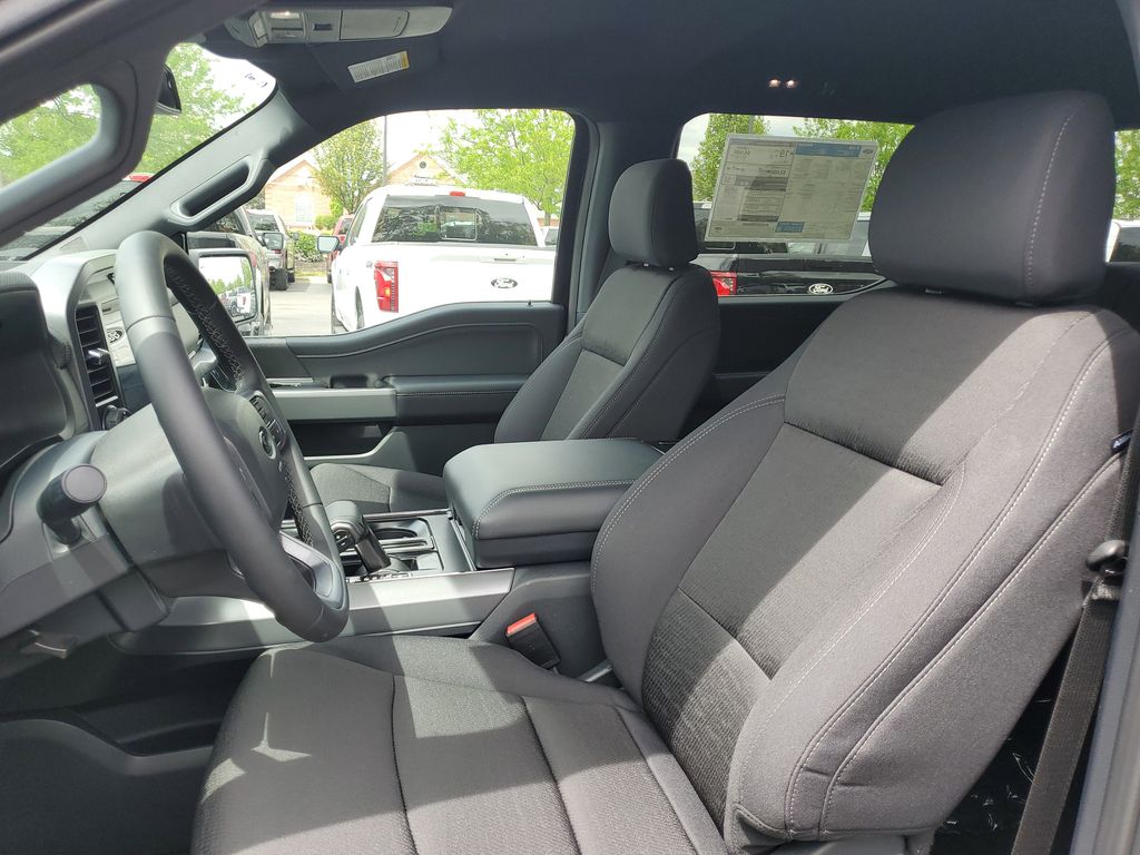 View vehicle photo 7