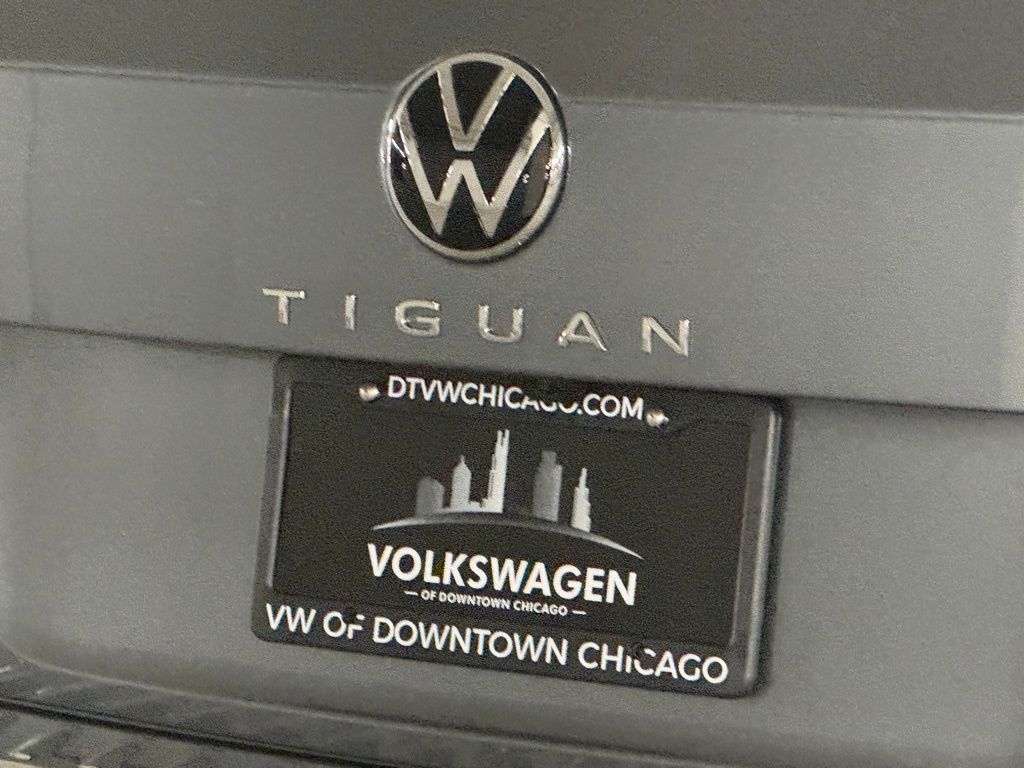 2024 Volkswagen Tiguan 2.0T SE 32