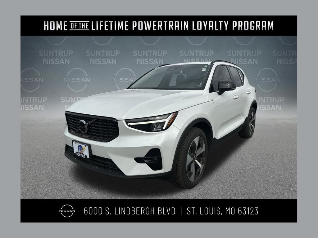 2023 Volvo XC40 B5 Plus Dark Theme AWD
