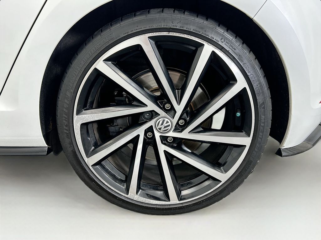 Thumbnail: 2019 Volkswagen Golf - 30