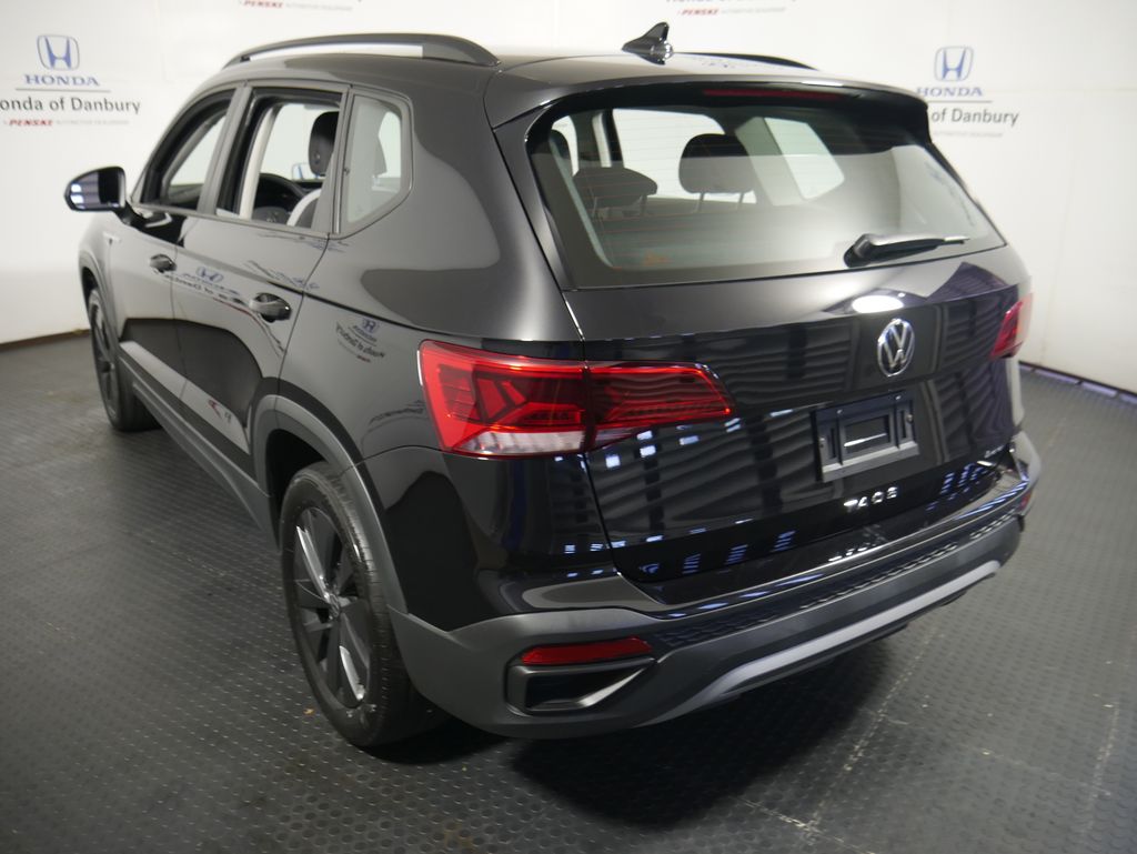 Thumbnail: 2022 Volkswagen Taos - 11