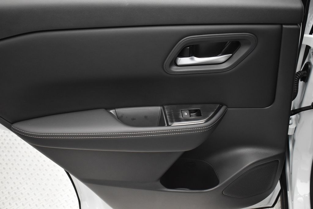 Thumbnail: 2026 Nissan Rogue - 32