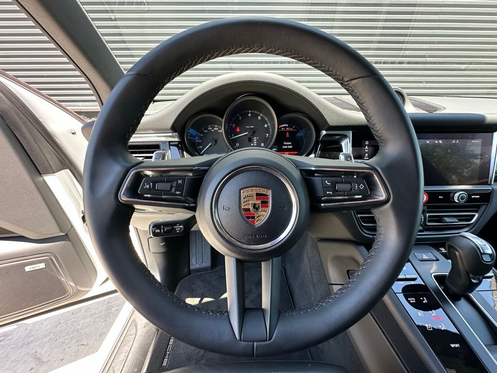 2024 Porsche Macan  20