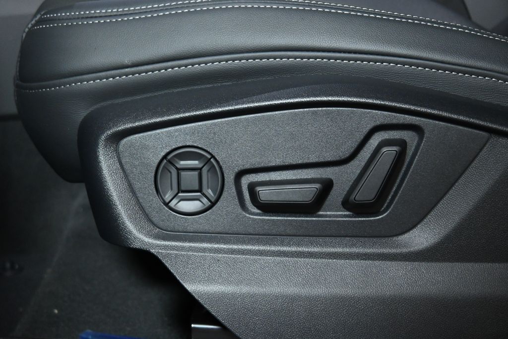 Thumbnail: 2026 Audi Q8 - 26