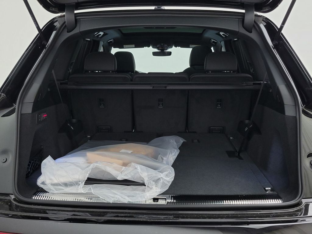 Thumbnail: 2026 Audi Q7 - 11