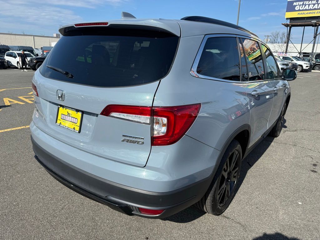 View vehicle photo 7