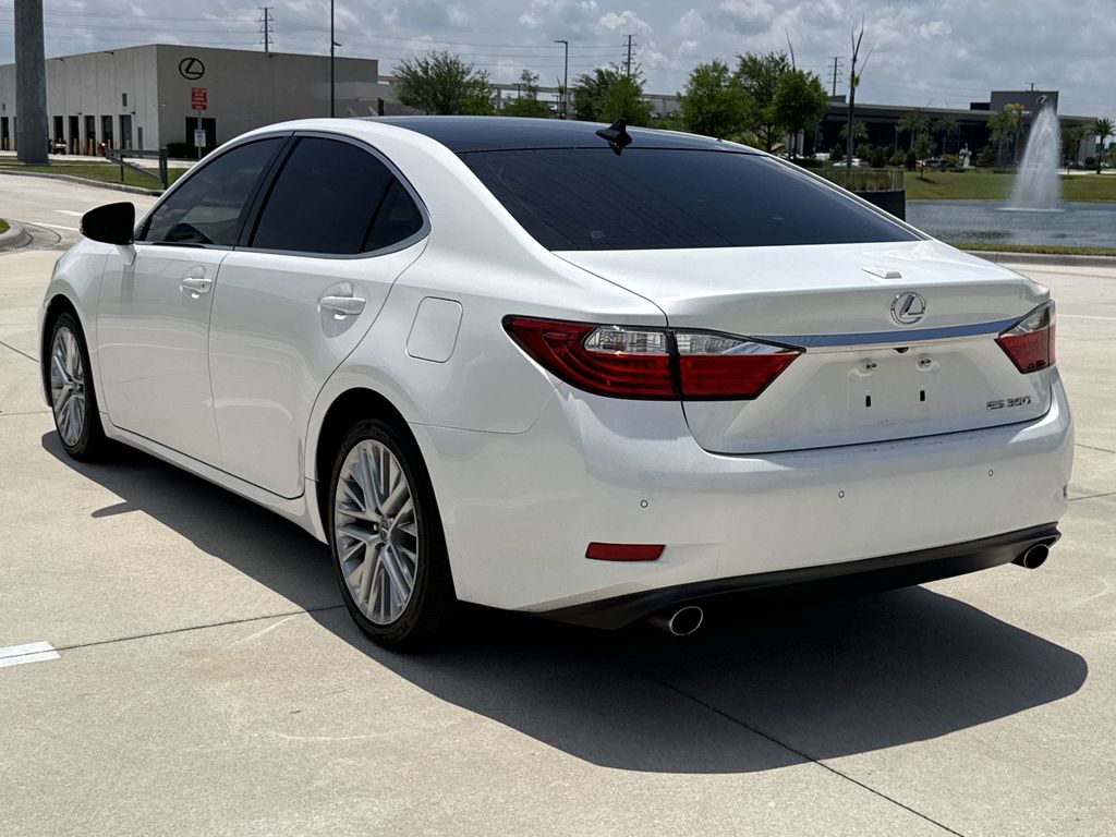 Thumbnail: 2015 Lexus ES - 10