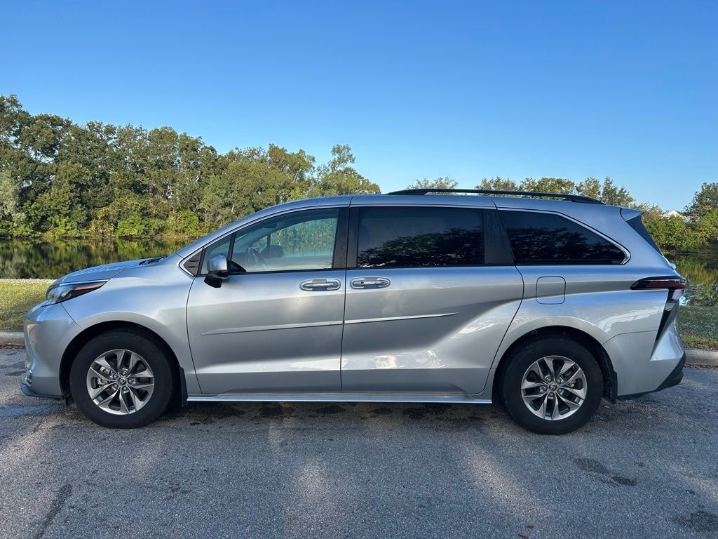 Thumbnail: 2024 Toyota Sienna - 2