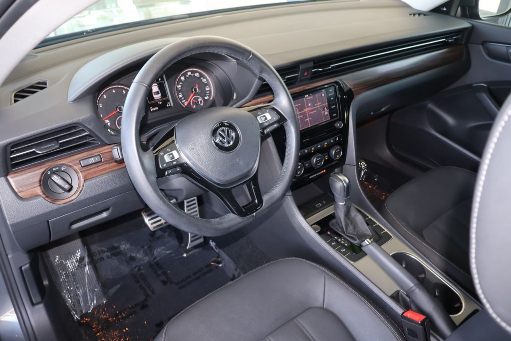 2020 Volkswagen Passat 2.0T 9