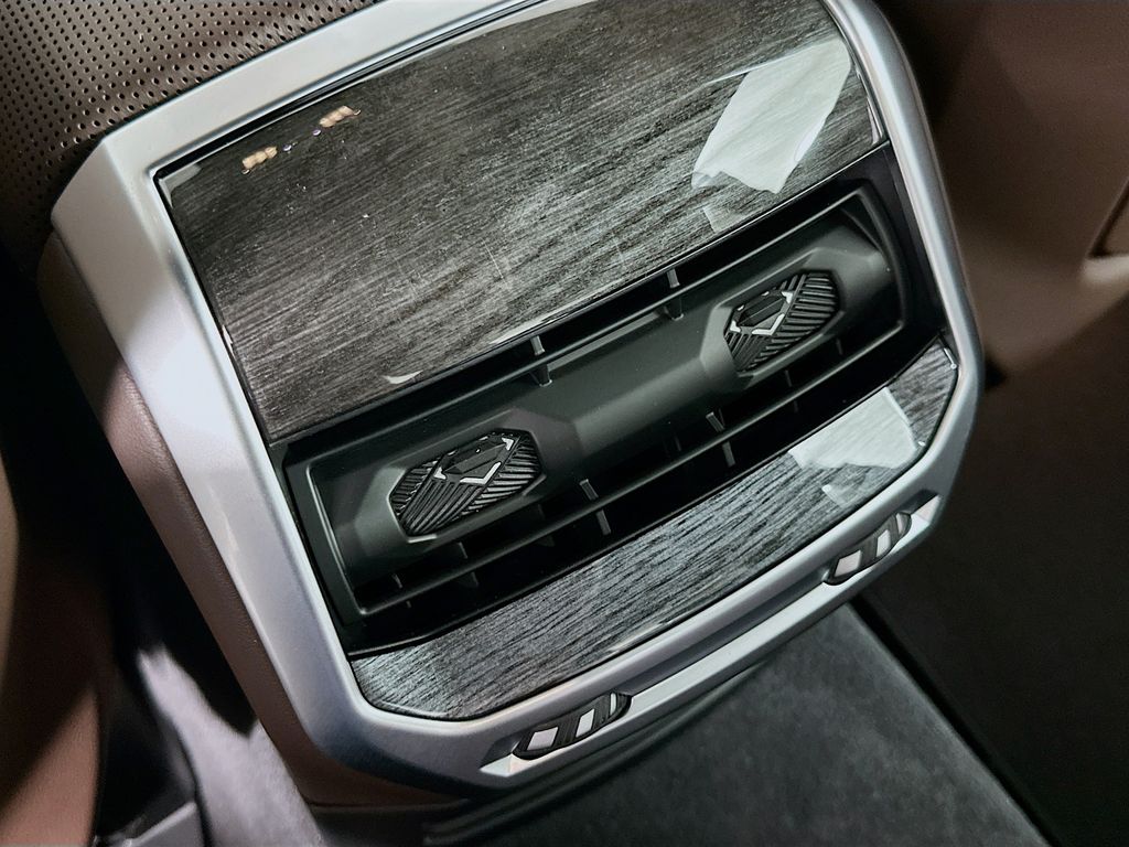 Thumbnail: 2025 BMW i7 - 18