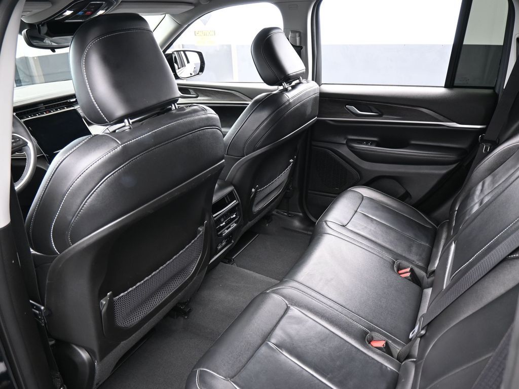 Used 2023 Diamond Black Crystal Pearlcoat Jeep Limited image 36