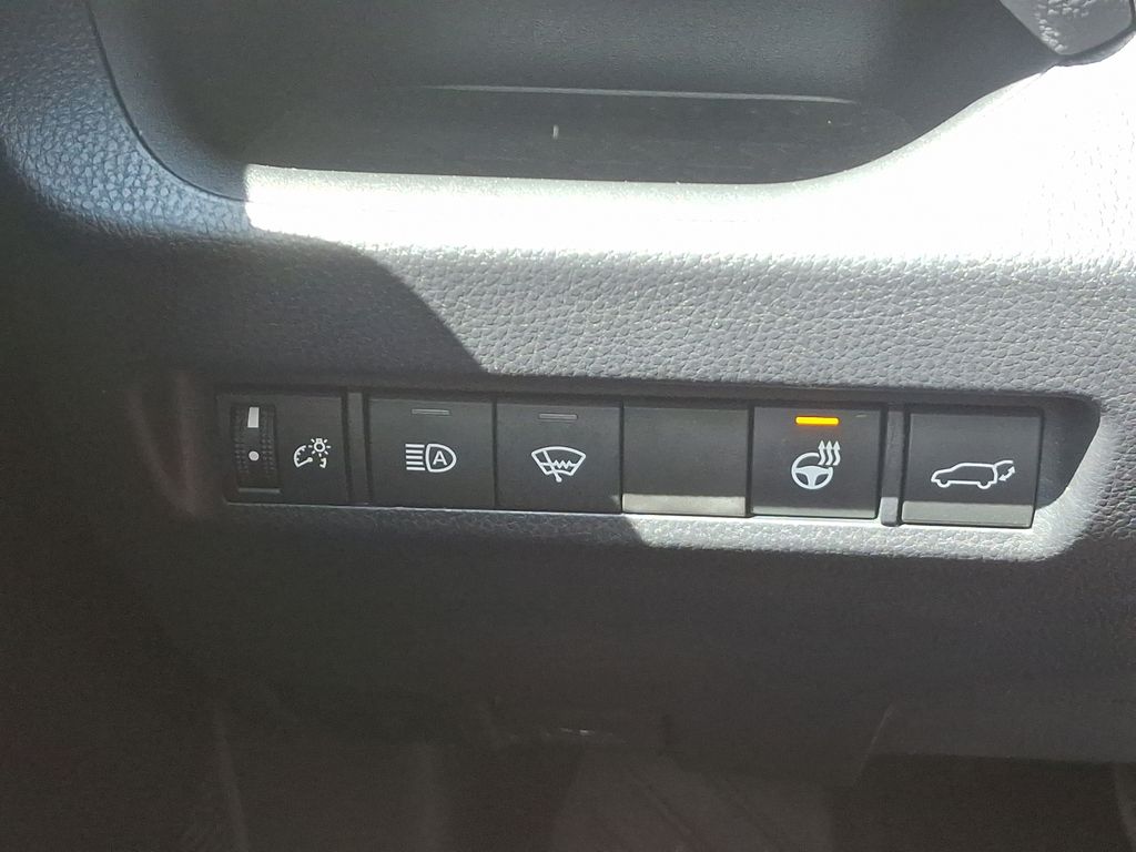 2022 Toyota RAV4 XLE Premium 24