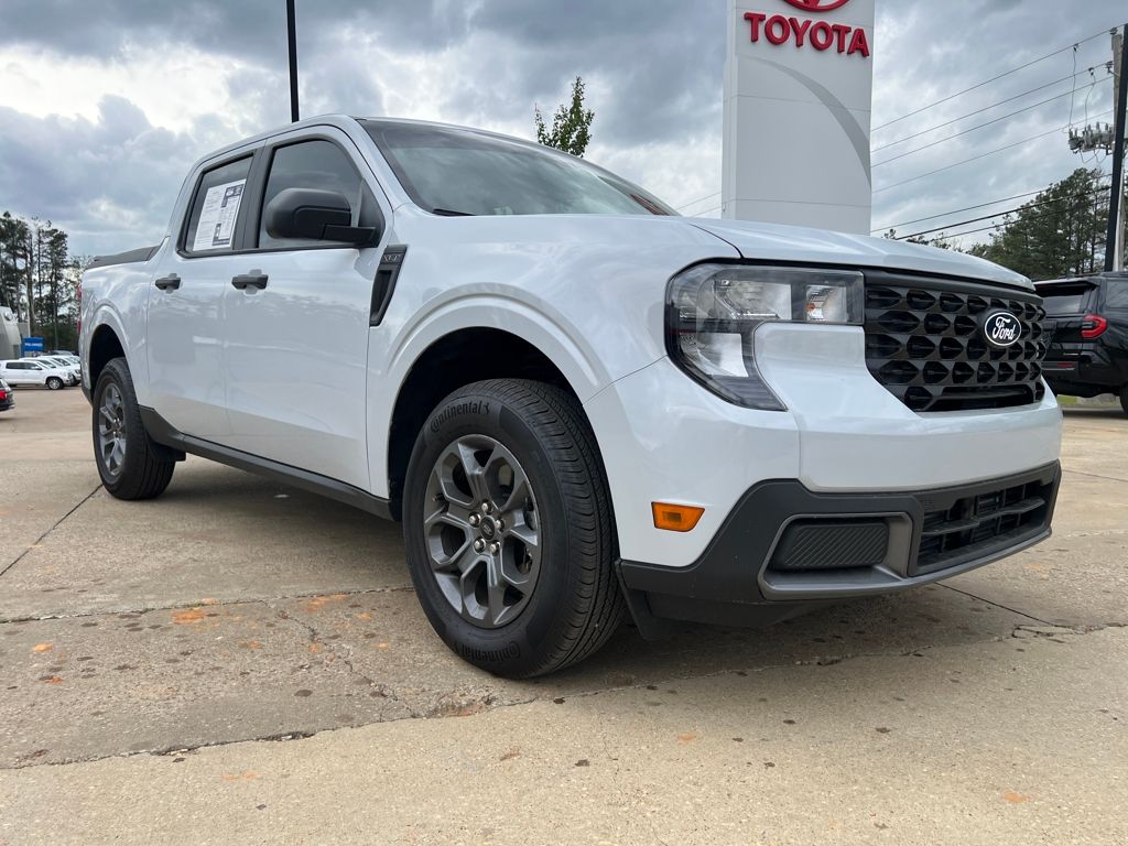 White Metallic 2025 Ford Maverick XLT SuperCrew AWD Pickup Truck All-Wheel Drive 8-Speed Automatic
