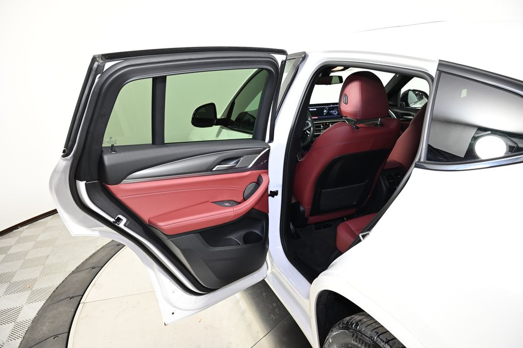 Thumbnail: 2023 BMW X4 - 23