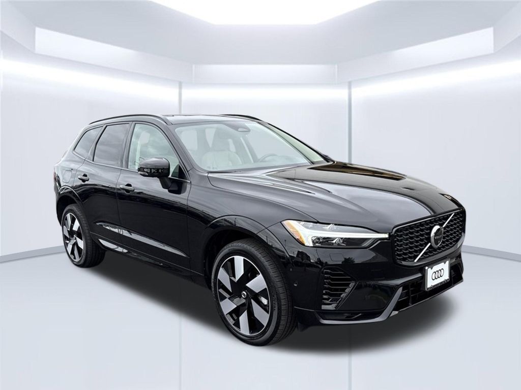 Thumbnail: 2024 Volvo XC60 - 10