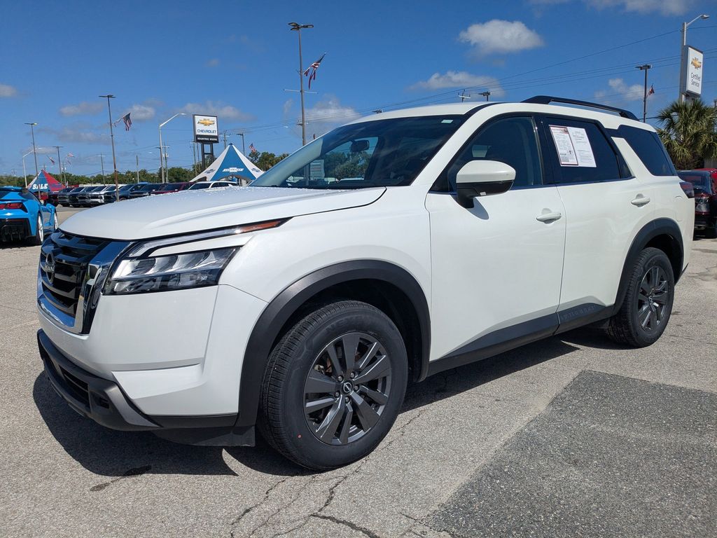 View vehicle photo 7