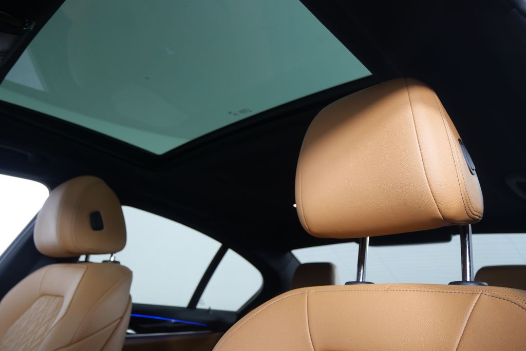 2022 BMW 5 Series 530i xDrive 11