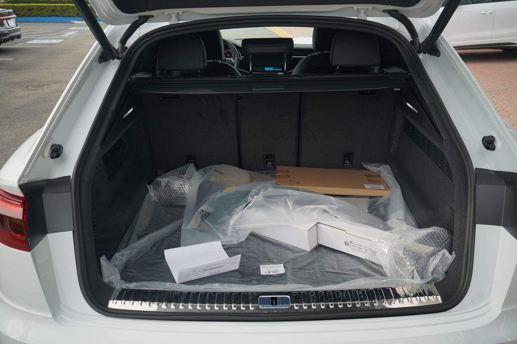 Thumbnail: 2026 Audi Q8 - 11