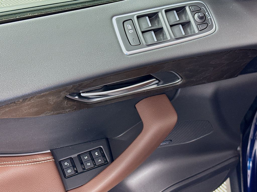 Thumbnail: 2017 Jaguar F-Pace - 18