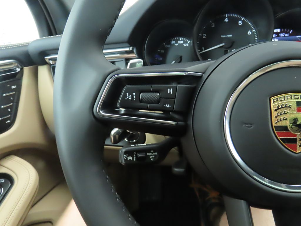 Thumbnail: 2025 Porsche Macan - 14