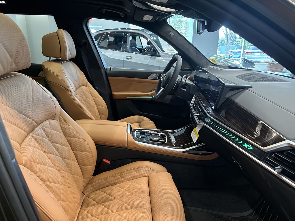 Thumbnail: 2027 BMW X7 - 18