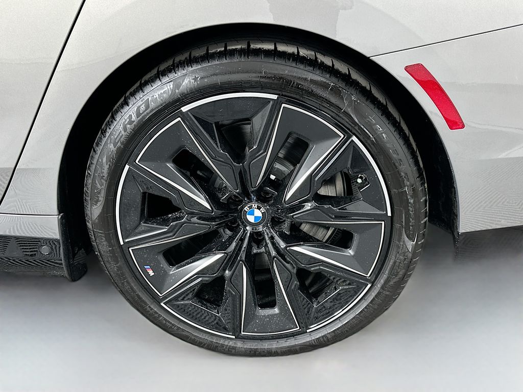 Thumbnail: 2026 BMW 7 Series - 23