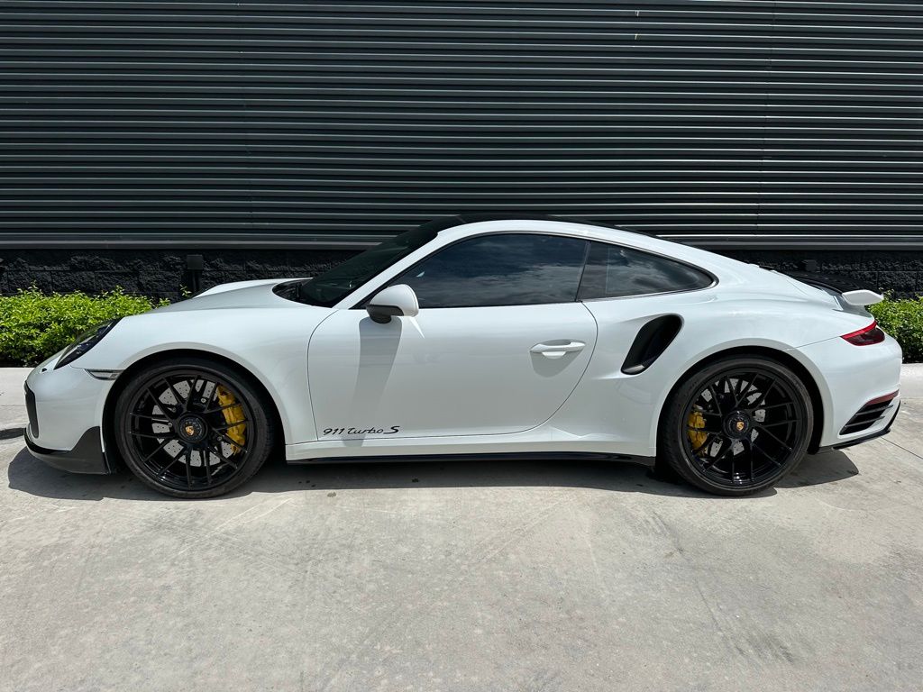 Thumbnail: 2017 Porsche 911 - 2