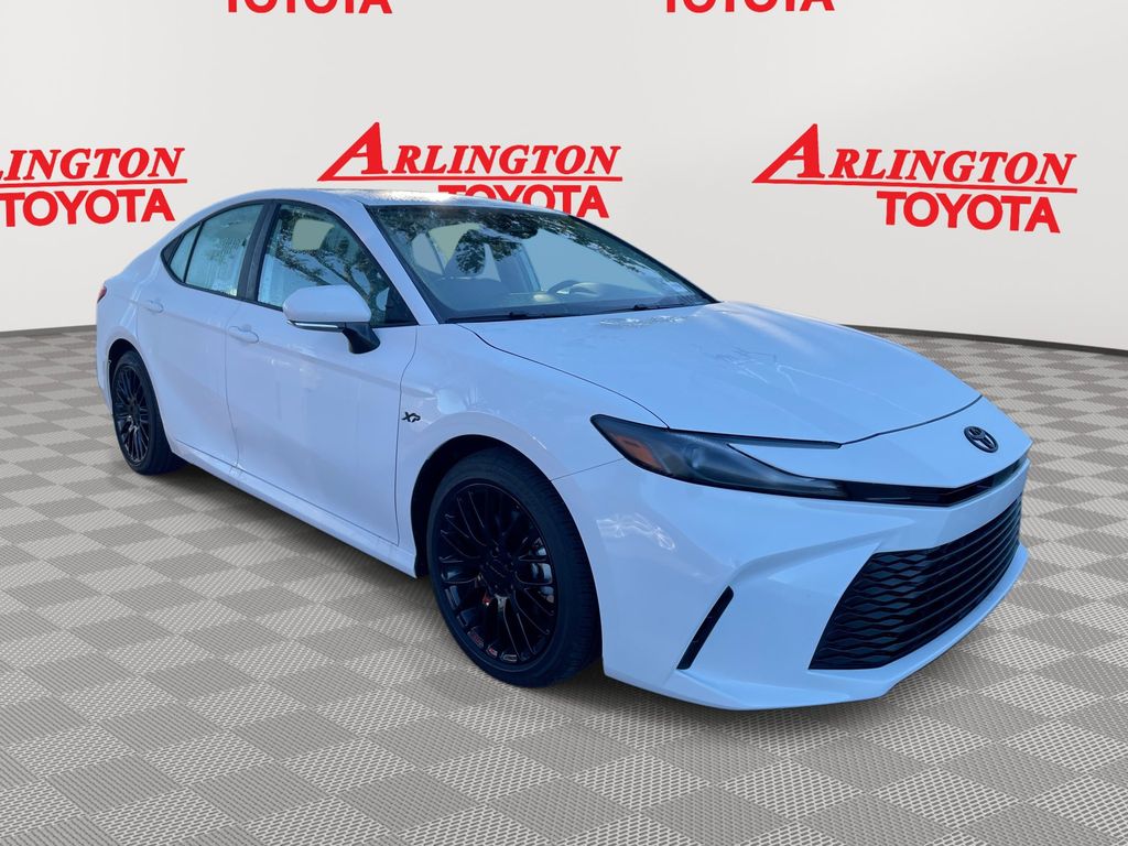 2025 Toyota Camry LE's photo