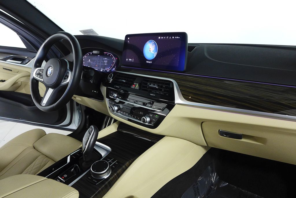 Thumbnail: 2022 BMW 5 Series - 13