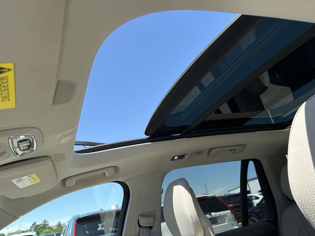 Used 2022 Denim Blue Metallic Volvo T6 Momentum image 22