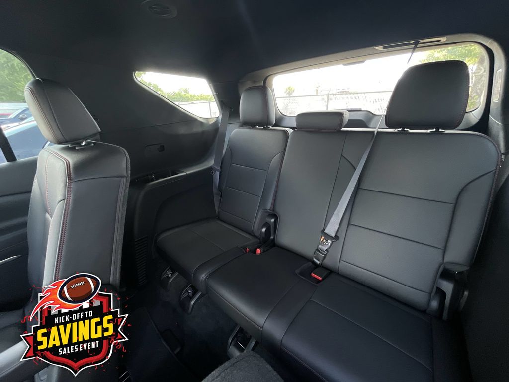 Used 2025 Chevrolet Traverse SUV