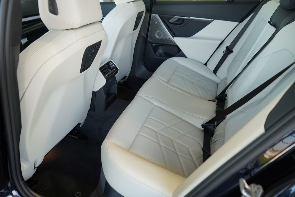 Thumbnail: 2026 BMW i5 - 20