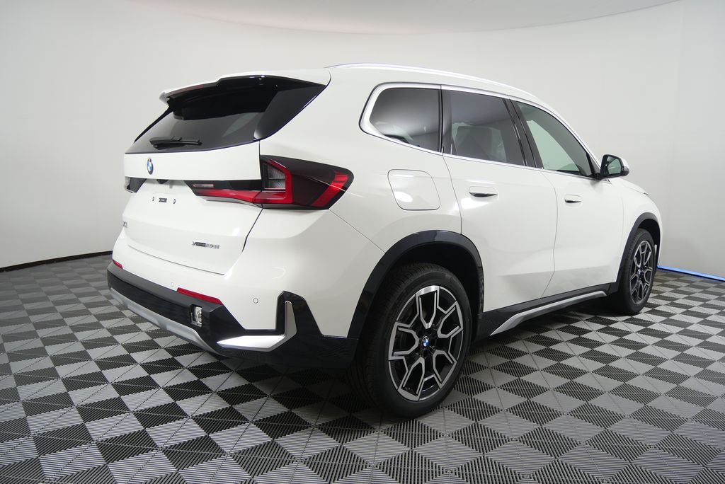 Thumbnail: 2026 BMW X1 - 3