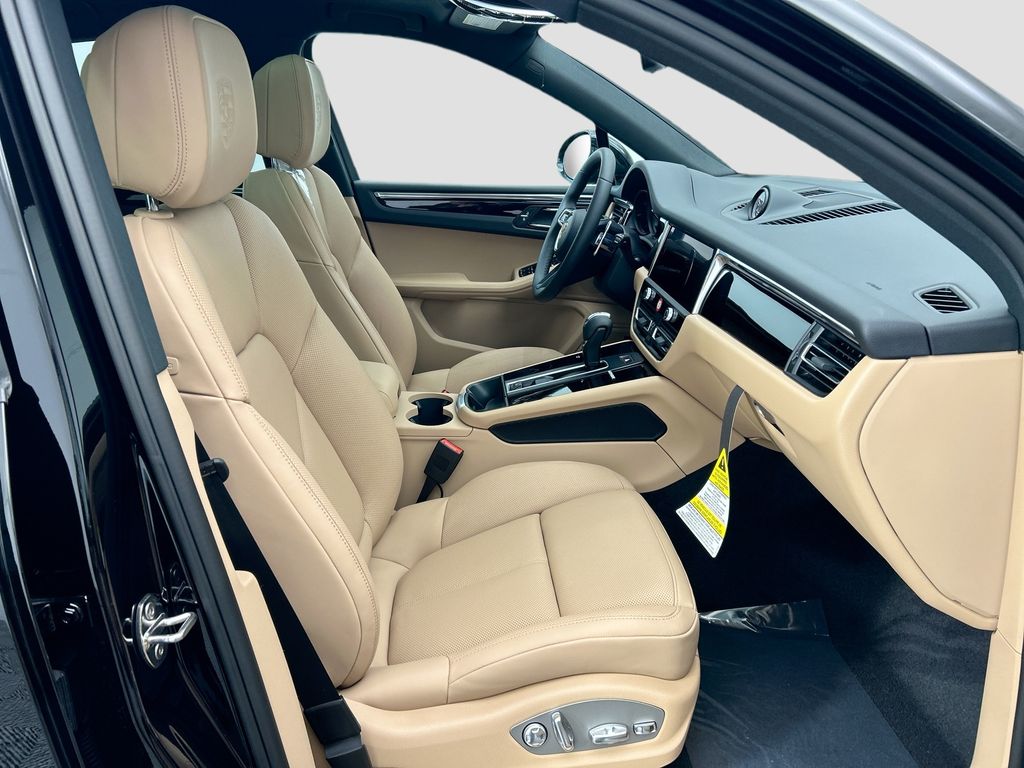 Thumbnail: 2026 Porsche Macan - 22