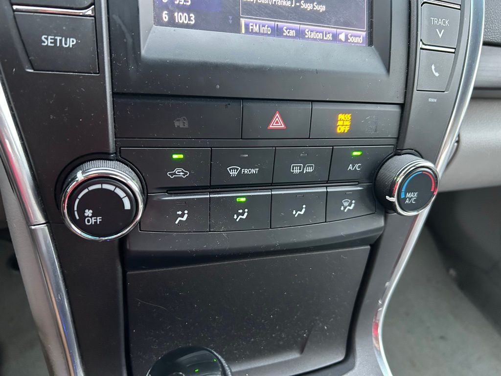 Thumbnail: 2017 Toyota Camry - 26