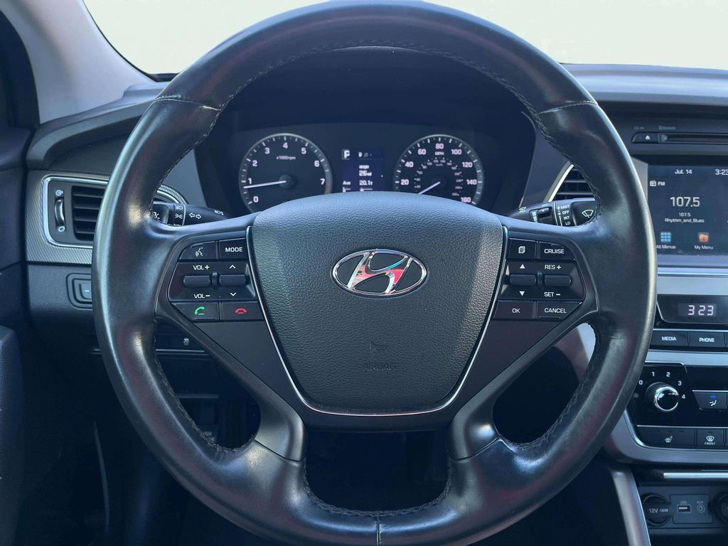 Used 2017 Phantom Black Hyundai Sport image 18