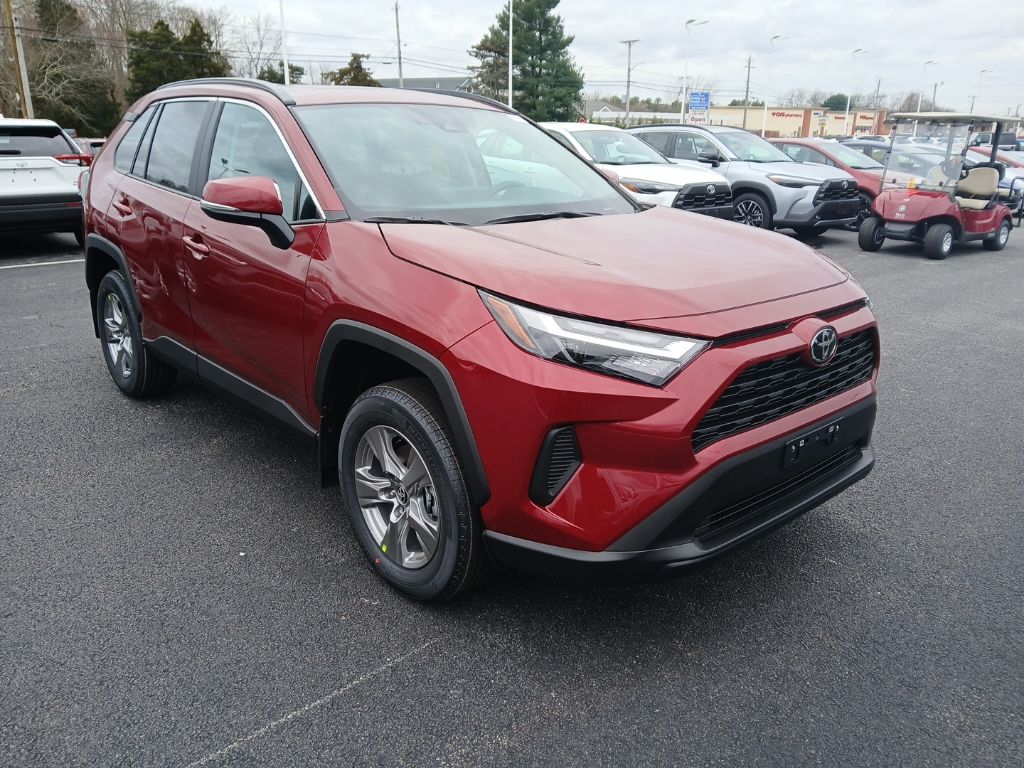 2025 Toyota RAV4 XLE's photo