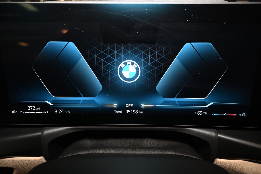 Thumbnail: 2025 BMW 3 Series - 26