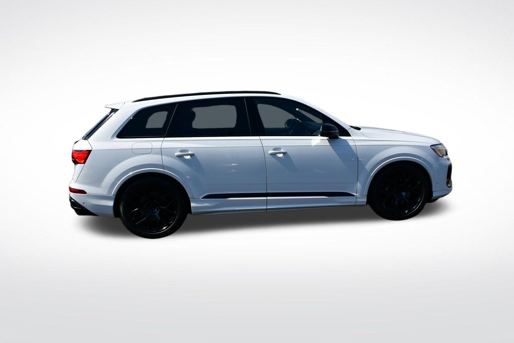 Thumbnail: 2026 Audi SQ7 - 6