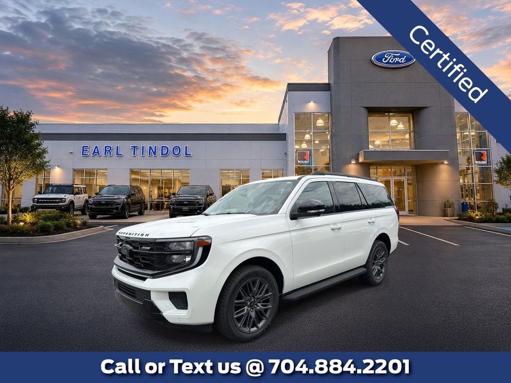 Star White Metallic Tri-Coat 2026 Ford Expedition SUV / Crossover Four-Wheel Drive Automatic