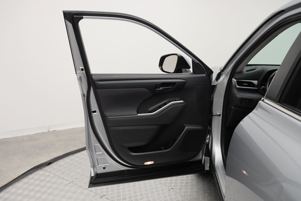 2023 Toyota Highlander L 16