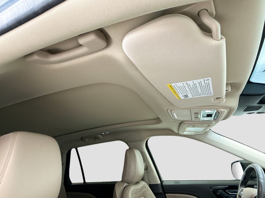 Thumbnail: 2022 Lincoln Aviator - 17