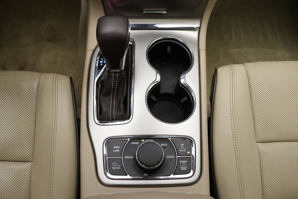 Thumbnail: 2018 Jeep Grand Cherokee - 25