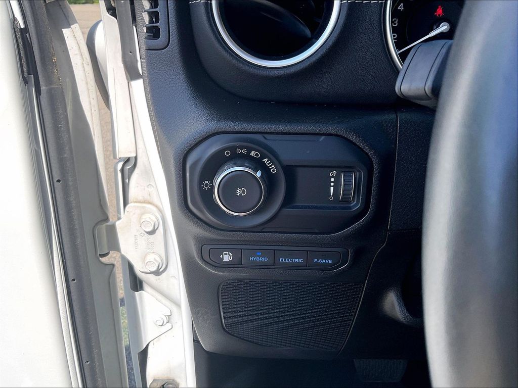 2023 Jeep Wrangler — photo 26
