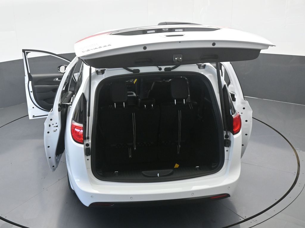 New 2026 Bright White Clearcoat Chrysler LX image 63