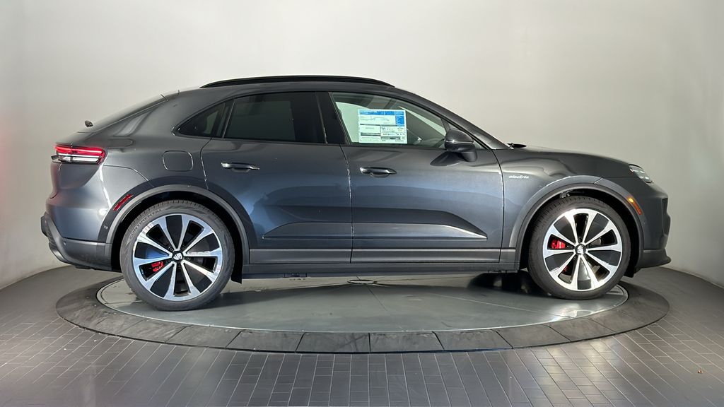 Thumbnail: 2025 Porsche Macan - 8